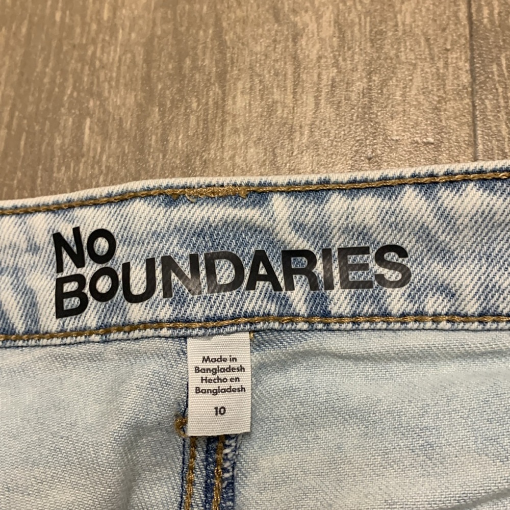 Womens NWT No Boundaries Light Wash Flare Jeans - Picture 7 of 9